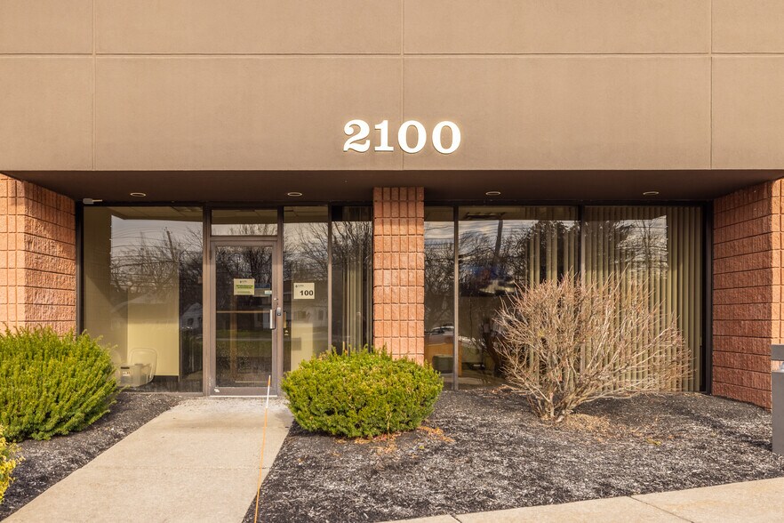 2100 Brighton Henrietta Town Line Rd, Rochester, NY à louer - Photo de l’immeuble – Image 3 sur 19