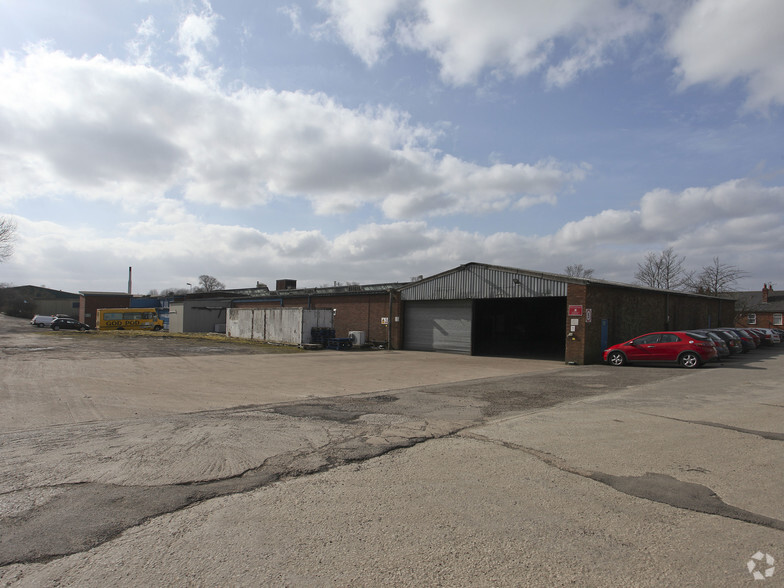 Land & Buildings, Long Leys Road portefeuille de 5 biens à vendre sur LoopNet.fr - Photo principale – Image 3 sur 4