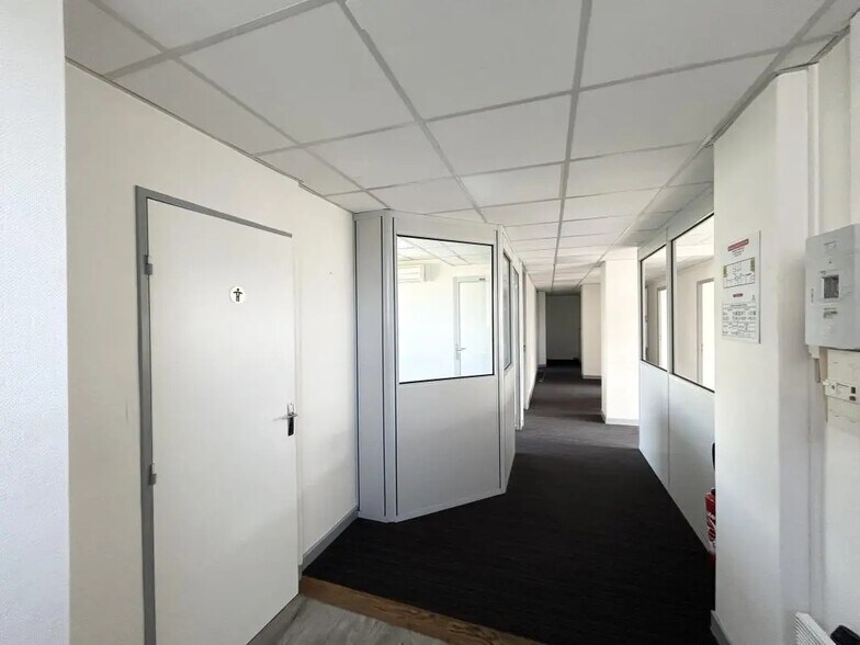 53 Rue De Saint-Cyr, Lyon à louer - Photo de l’immeuble – Image 3 sur 9