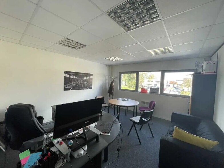Bureau dans Mont-Saint-Aignan à louer - Photo de l’immeuble – Image 3 sur 12