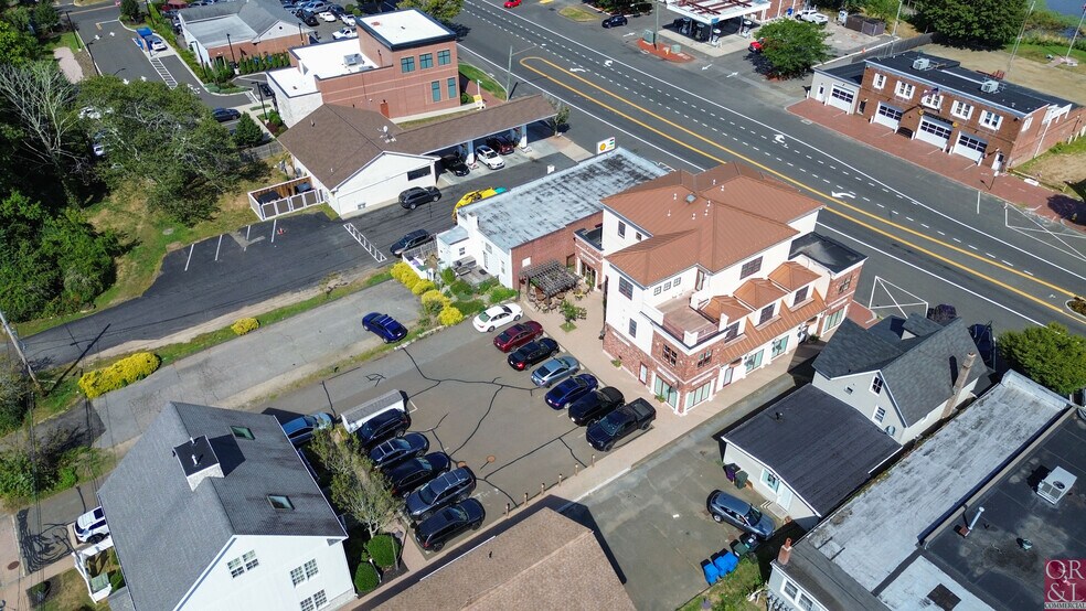 670 Boston Post Rd, Madison, CT à louer - Photo de l’immeuble – Image 3 sur 20