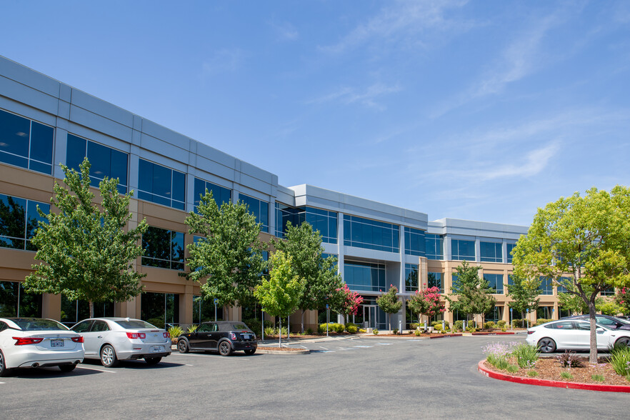 6020 W Oaks Blvd, Rocklin, CA à louer - Photo de l’immeuble – Image 1 sur 13