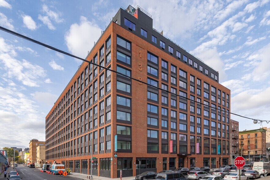 138 Bruckner Blvd, Bronx, NY à louer - Photo principale – Image 1 sur 8