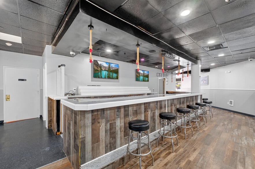 1220 Oregon Rd, Cortlandt Manor, NY à louer - Photo de l’immeuble – Image 1 sur 26