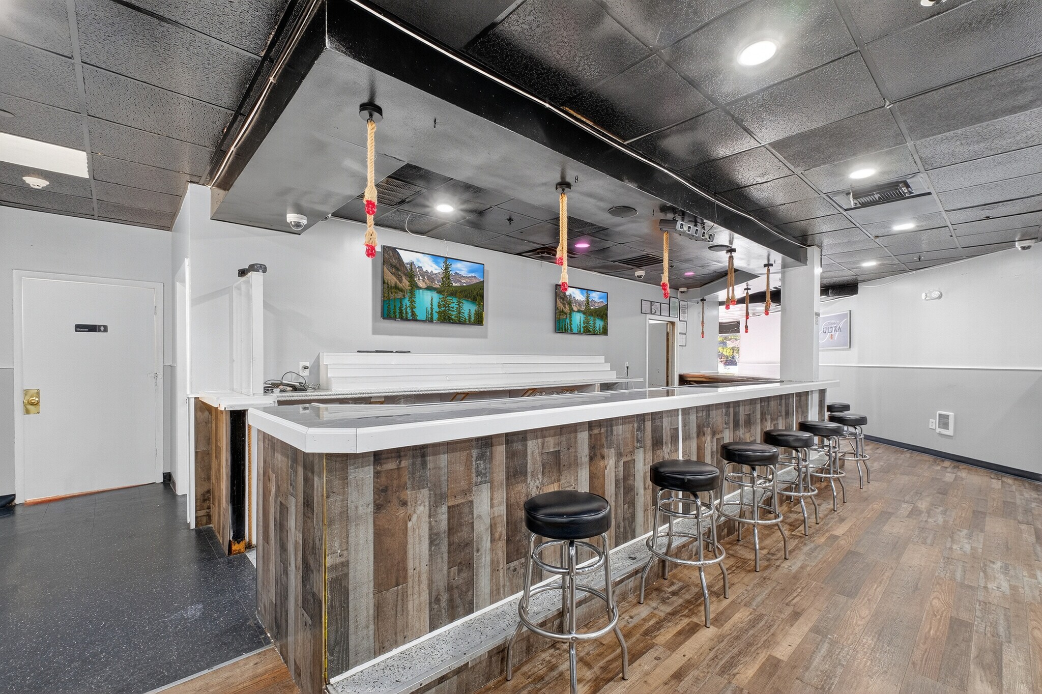 1220 Oregon Rd, Cortlandt Manor, NY à louer Photo de l’immeuble– Image 1 sur 27