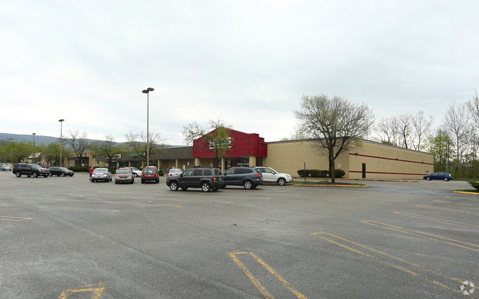 3 Kocher Dr, Bennington, VT à louer - Photo de l’immeuble – Image 1 sur 1