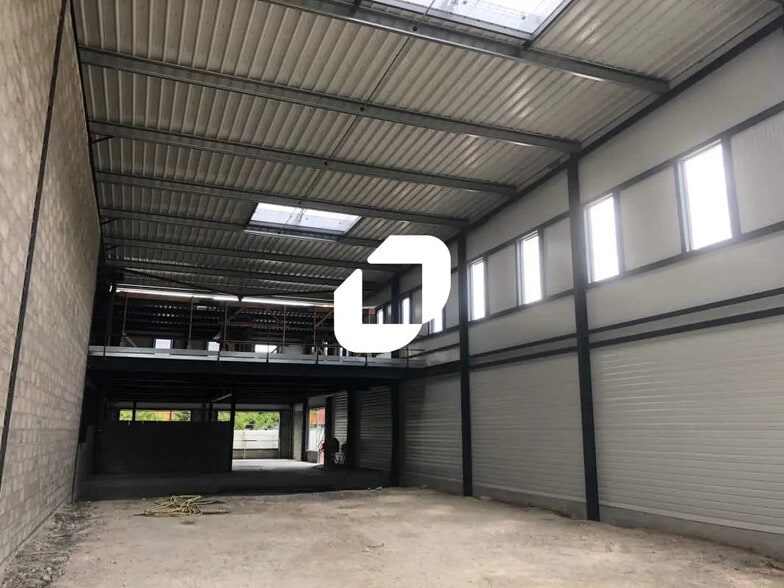 Local d'activités dans Gennevilliers à vendre - Photo de l’immeuble – Image 3 sur 9