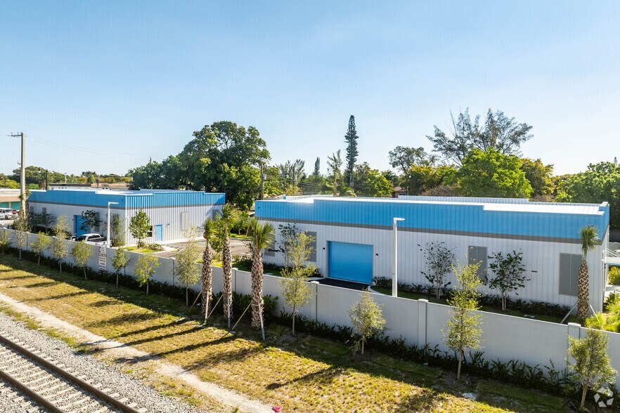 Portefeuille de 2 biens à vendre sur LoopNet.fr - Photo de l’immeuble – Image 1 sur 23