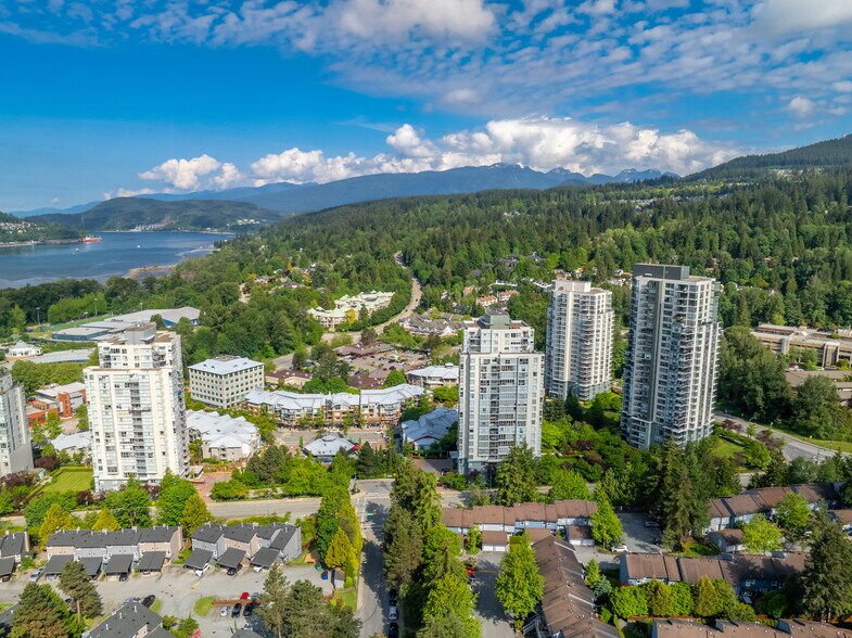 301 Highland Way, Port Moody, BC à vendre - Aérien – Image 2 sur 5