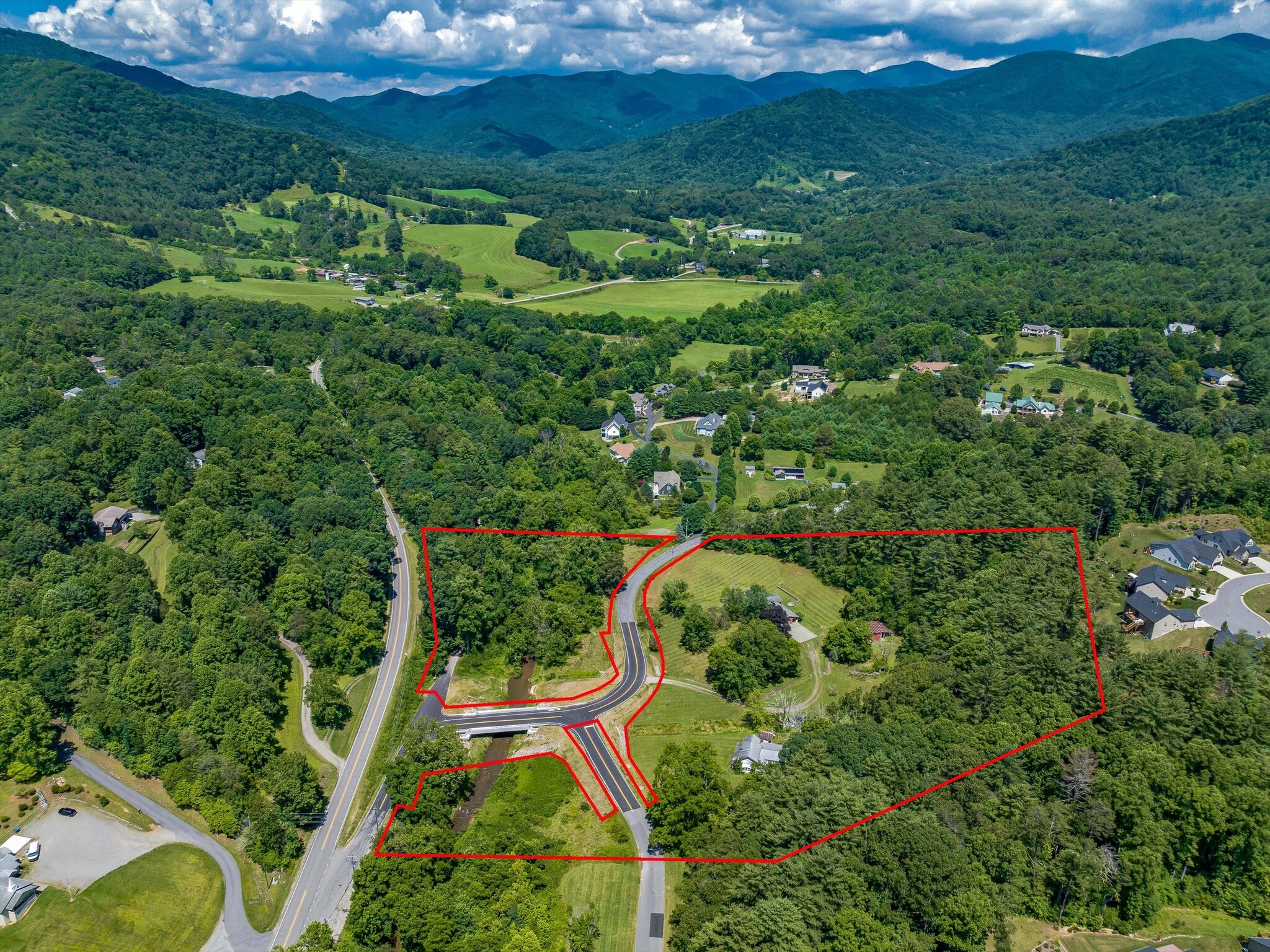 21 Parker Cove Rd, Weaverville, NC à vendre Photo de l’immeuble– Image 1 sur 50