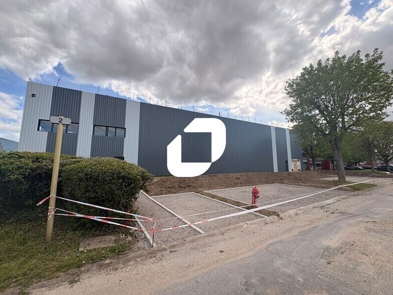 1 Rue Jacques De Vaucansson, Saint-Ouen-l'Aumône à louer - Photo de l’immeuble – Image 2 sur 24