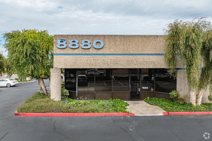 8880 Benson Ave, Montclair, CA à louer - Photo de l’immeuble – Image 3 sur 4
