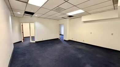 24404 S Vermont Ave, Harbor City, CA à louer Photo intérieure– Image 1 sur 3