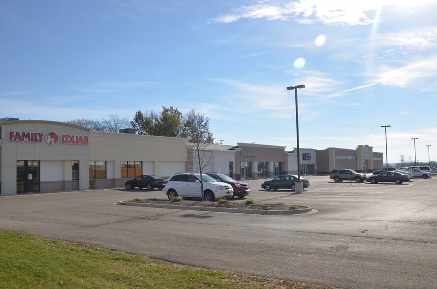 1601-1645 S West Ave, Freeport, IL à louer - Photo de l’immeuble – Image 2 sur 5