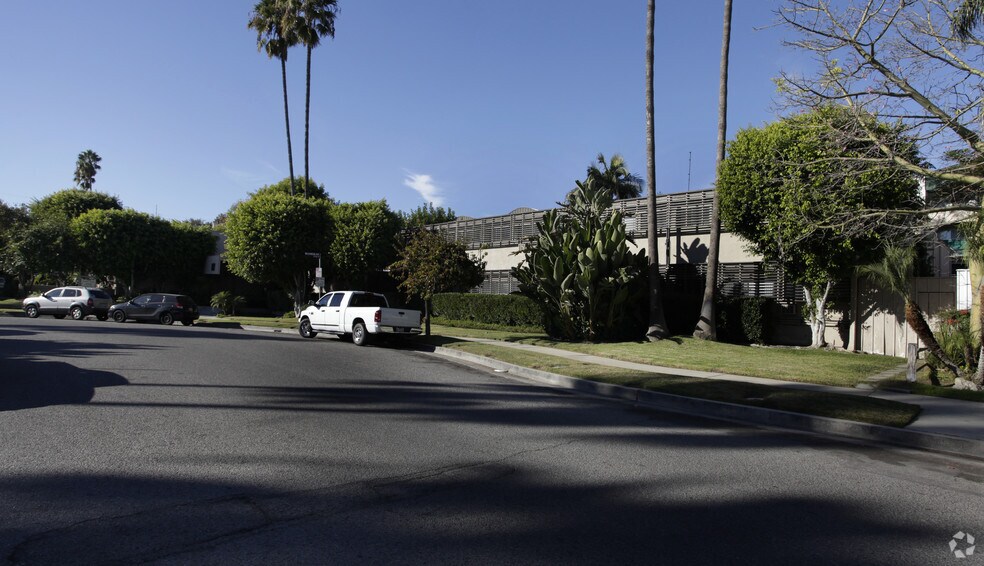 6717 Wilkinson Ave, North Hollywood, CA à vendre - Photo de l’immeuble – Image 2 sur 3