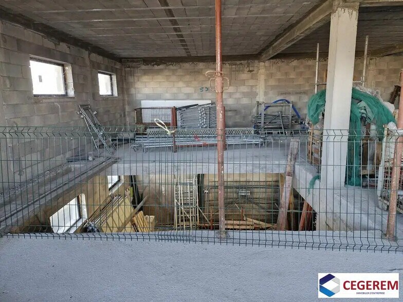 Local d'activités dans Varennes-Jarcy à vendre - Photo de l’immeuble – Image 3 sur 7