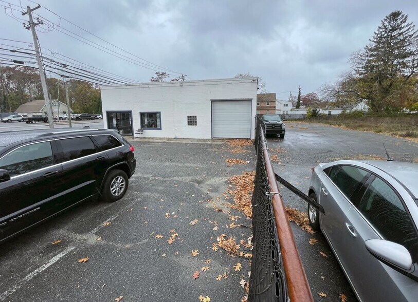 2523 Middle Country Rd, Centereach, NY à vendre - Photo de l’immeuble – Image 3 sur 4