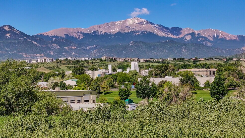 Templeton Gap Trail, Colorado Springs, CO à vendre - Photo principale – Image 1 sur 6