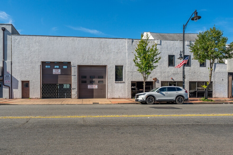 1050 Elizabeth Ave, Elizabeth, NJ à louer - Photo intérieure – Image 1 sur 13
