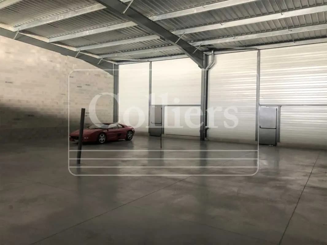 Local d’activités dans Éguilles à louer Photo intérieure– Image 1 sur 5