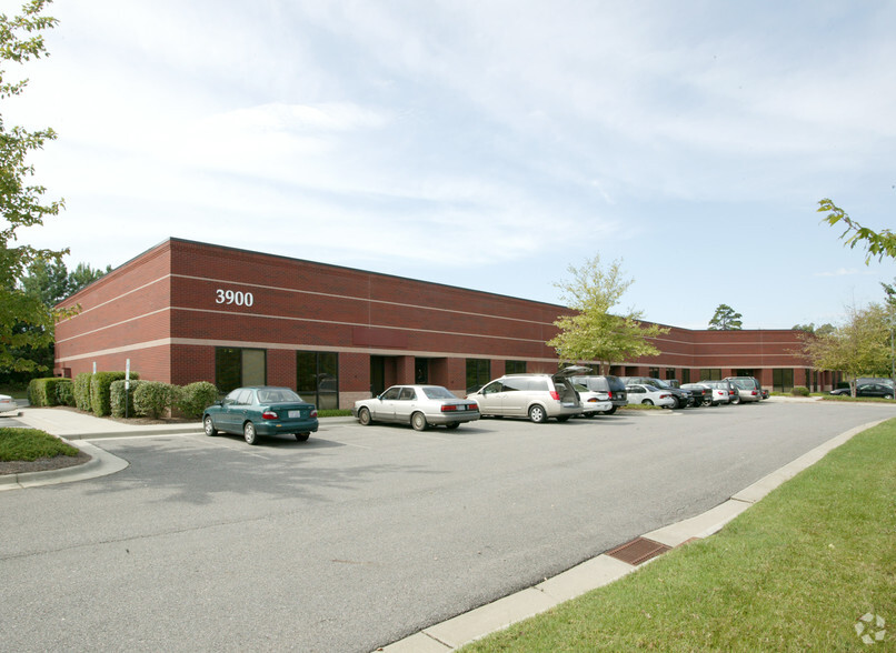 3900 Westpoint Blvd, Winston-Salem, NC à louer - Photo de l’immeuble – Image 2 sur 3