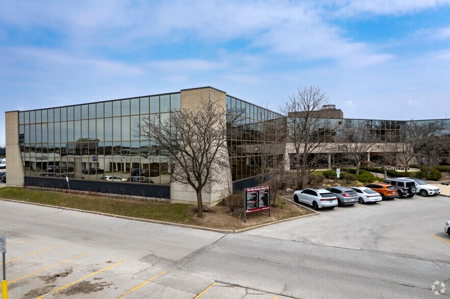 716 Gordon Baker Rd, Toronto, ON à louer - Photo principale – Image 1 sur 6