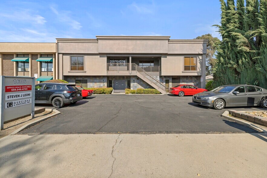 1606 W Mineral King Ave, Visalia, CA à vendre - Photo de l’immeuble – Image 1 sur 50