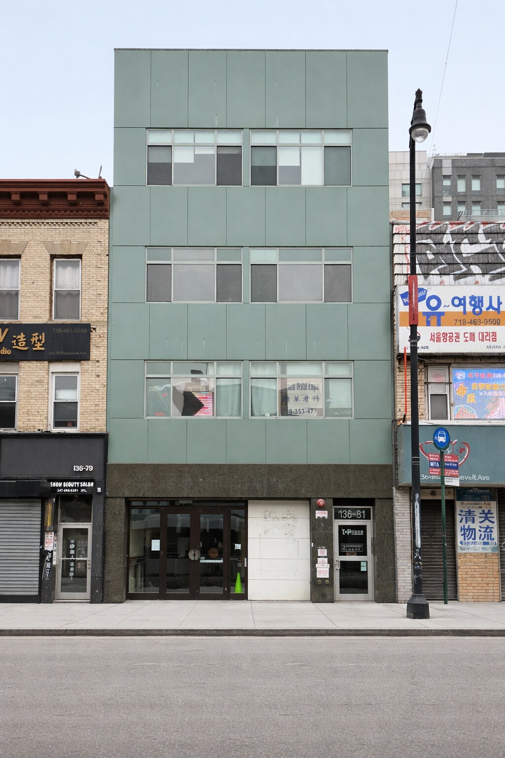 13681 Roosevelt Ave, Flushing, NY à louer Photo principale– Image 1 sur 16
