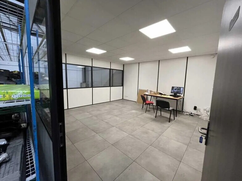 Local d’activités dans Montataire à louer - Photo intérieure – Image 3 sur 5