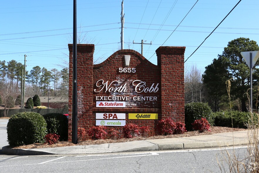 5655 Lake Acworth Dr NW, Acworth, GA à louer - Photo de l’immeuble – Image 3 sur 26