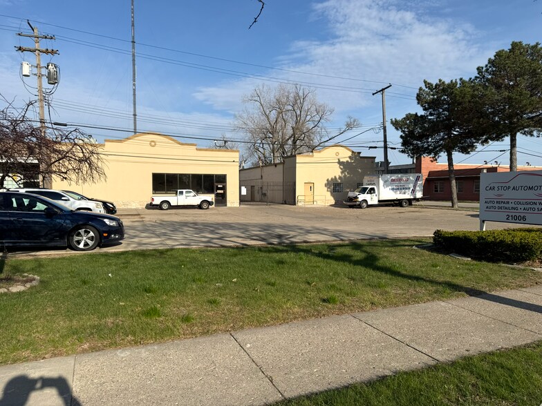 21000 Coolidge Hwy, Oak Park, MI à louer - Photo de l’immeuble – Image 1 sur 2