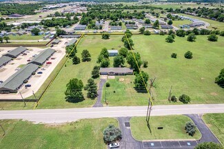Plus de détails pour 523 W Country Club Rd, Chickasha, OK - Bureau à vendre