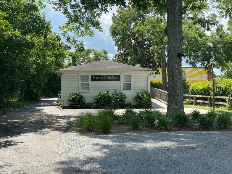 419 N Cedar St, Summerville, SC à louer - Photo de l’immeuble – Image 1 sur 12