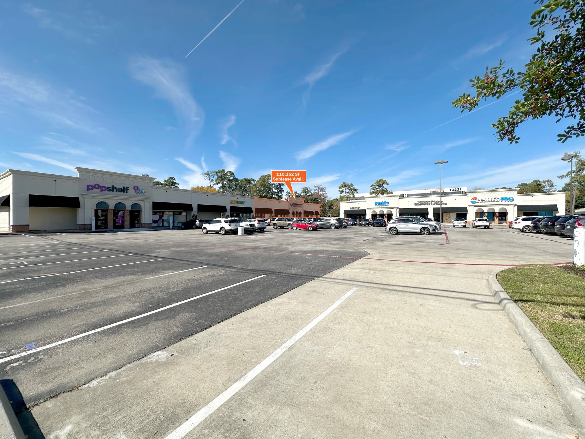 5634 Fm 1960 Rd, Houston, TX à louer Photo de l’immeuble– Image 1 sur 2