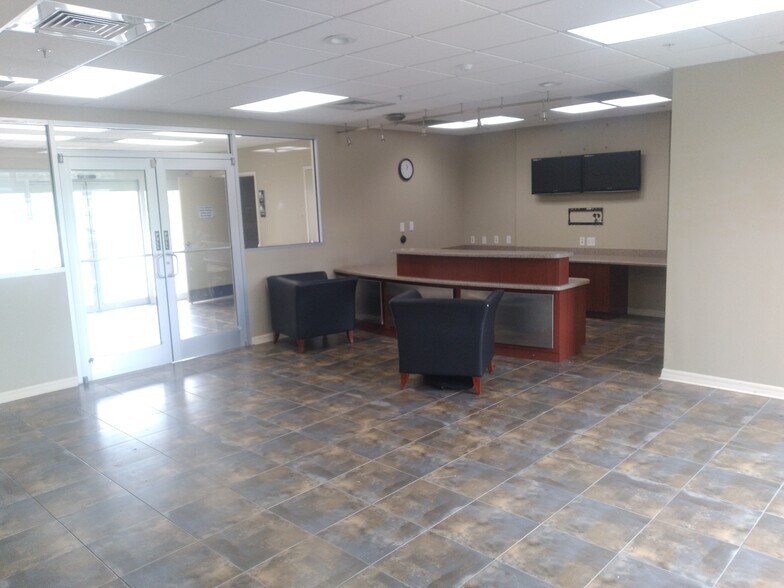 12560 Tamiami Trl S, North Port, FL à louer - Photo intérieure – Image 2 sur 7