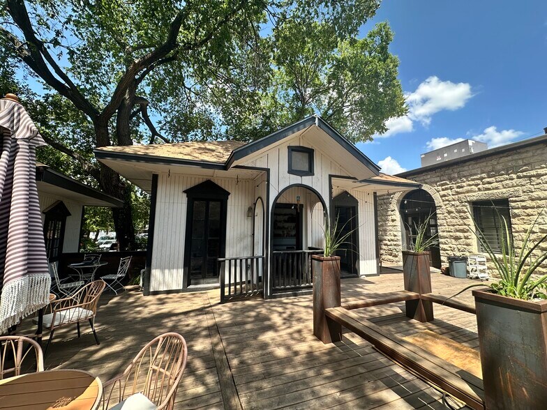 200 N Main St, Buda, TX à louer - Photo de l’immeuble – Image 1 sur 10