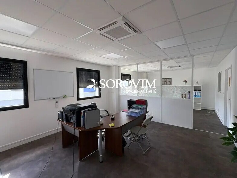 Avenue Louis Blériot, Chassieu à louer - Photo intérieure – Image 3 sur 4