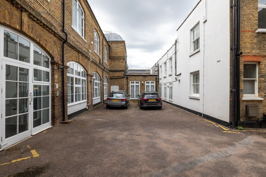 361B-363B Liverpool Rd, Londres à vendre - Photo de l’immeuble – Image 1 sur 13