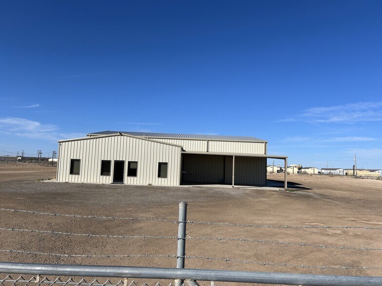 1389 Oil Mil Rd, Pecos, TX à louer - Photo de l’immeuble – Image 1 sur 39