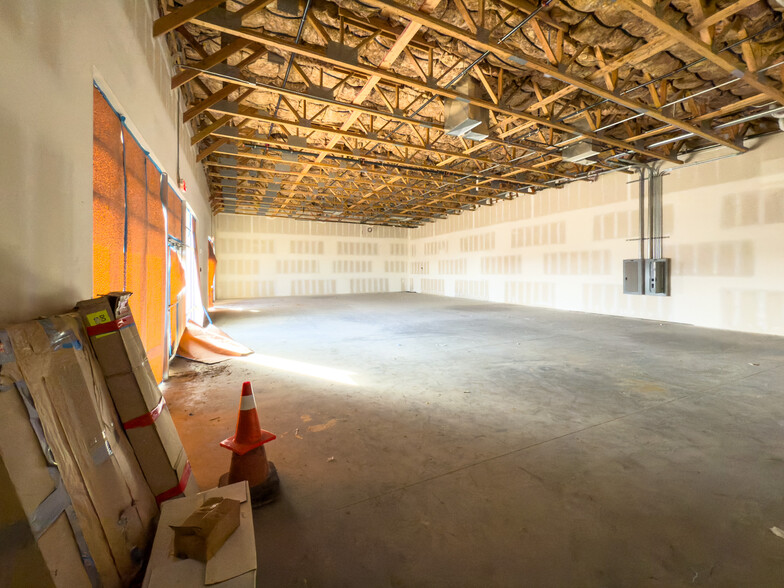 16164 S Highland Ave, Fontana, CA à louer - Photo intérieure – Image 2 sur 5