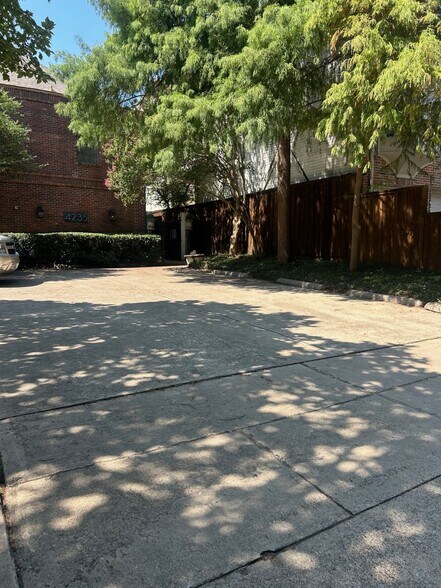 4235 Gilbert Ave, Dallas, TX à vendre - Photo de l’immeuble – Image 2 sur 3