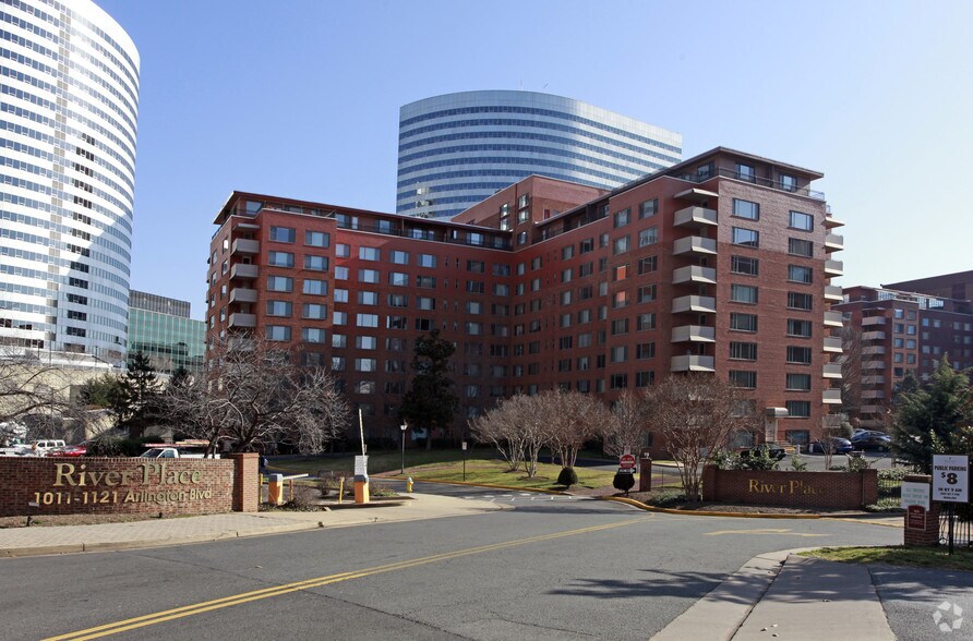 1011-1121 Arlington Blvd, Arlington, VA à louer - Photo de l’immeuble – Image 3 sur 9