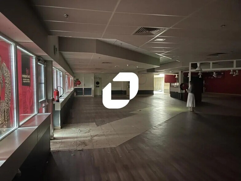 Local commercial dans Châlons-en-Champagne à louer - Photo de l’immeuble – Image 2 sur 9