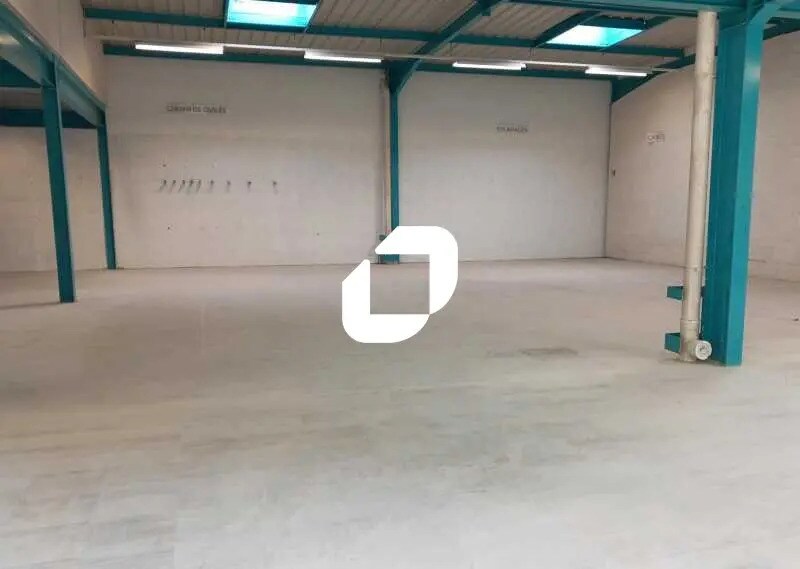 Local d’activités dans Tremblay-en-France à louer - Photo de l’immeuble – Image 2 sur 7