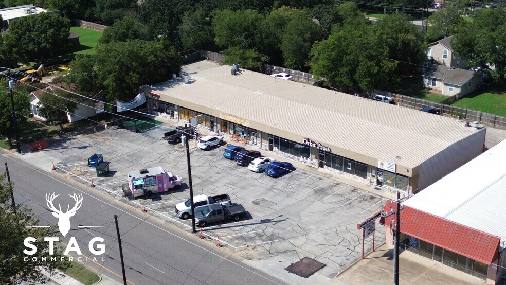 1803-1813 N Elm St, Denton, TX à vendre - Photo de l’immeuble – Image 1 sur 12