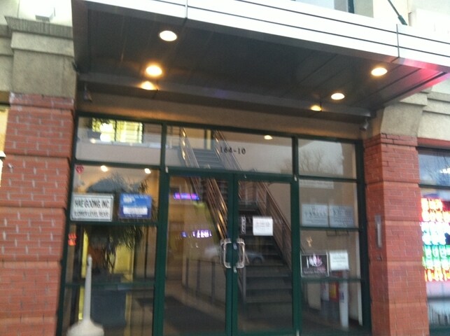 164-10 Northern Blvd, Flushing, NY à louer - Photo de l’immeuble – Image 3 sur 3