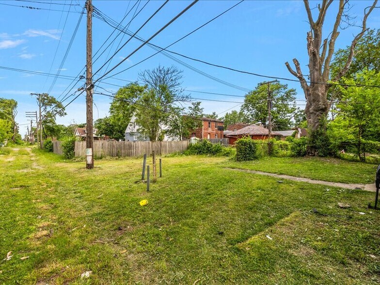 18037 Pelkey St, Detroit, MI à vendre - Photo de l’immeuble – Image 3 sur 45