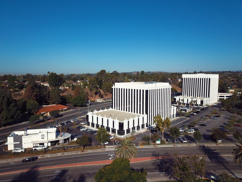 1440 N Harbor Blvd, Fullerton, CA à louer - Photo de l’immeuble – Image 2 sur 24