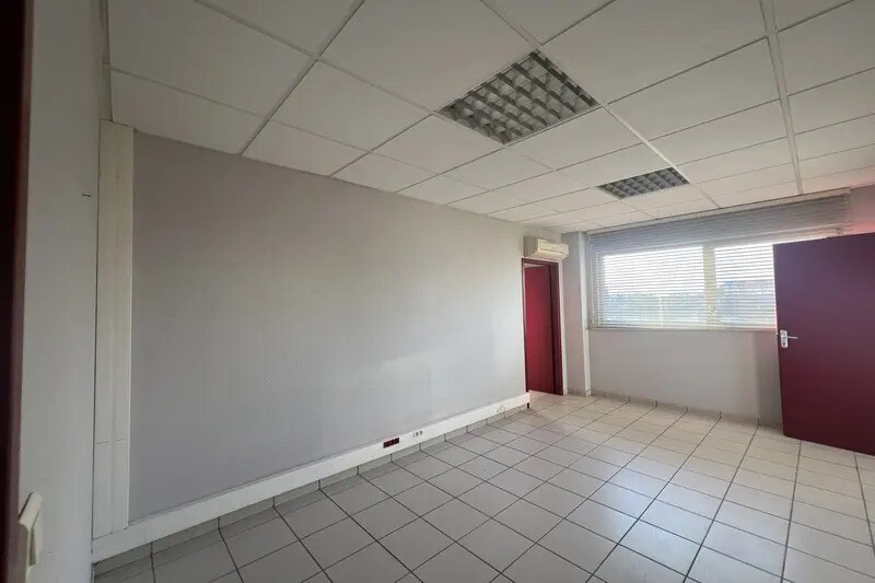 Local d’activités dans Perpignan à louer - Photo de l’immeuble – Image 2 sur 9