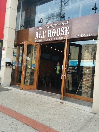 Plus de détails pour 57-38 Myrtle Ave, Ridgewood, NY - Local commercial à louer